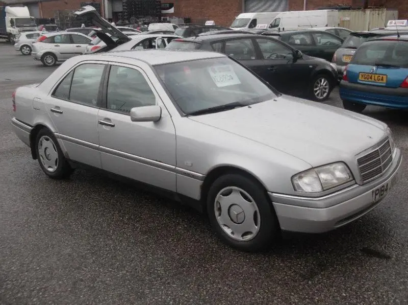 Mercedes-Benz  C 220 d Classic 1