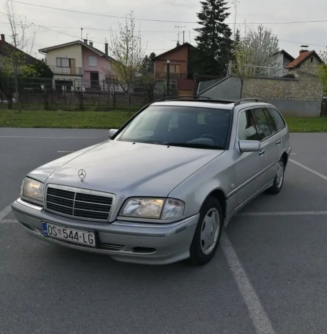 Mercedes-Benz  C 220 D Elegance 3