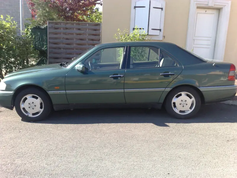 Mercedes-Benz  C 220 Elegance 5