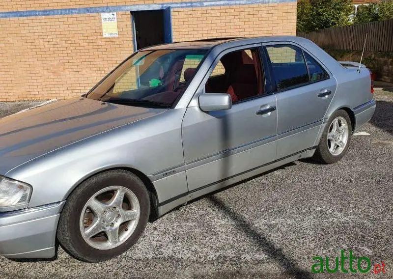 Mercedes-Benz  C 220 Sport 2