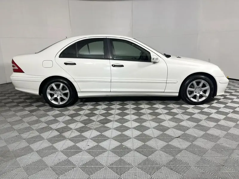 Mercedes-Benz  C 230 Classic 6