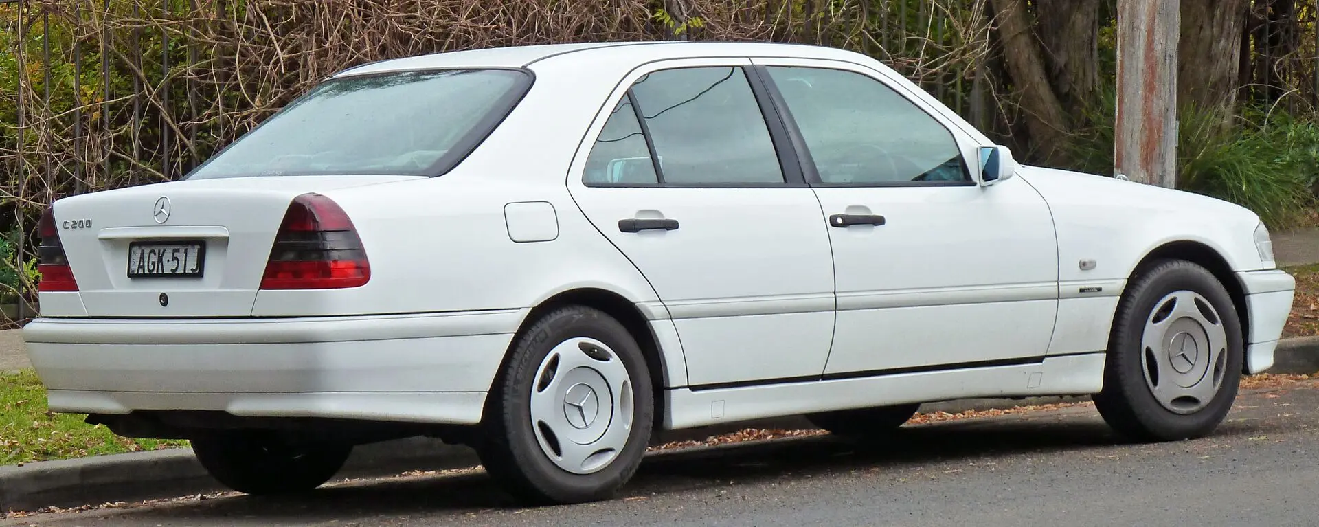 Mercedes-Benz  C 240 Elegance 4