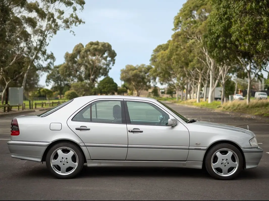 Mercedes-Benz  C 240 Elegance 7