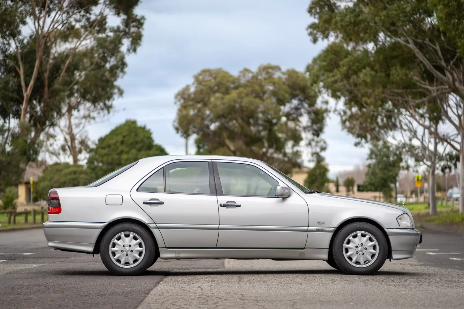 Mercedes-Benz  C 240 Elegance 6