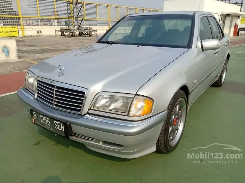 Mercedes-Benz  C 240 Elegance 7