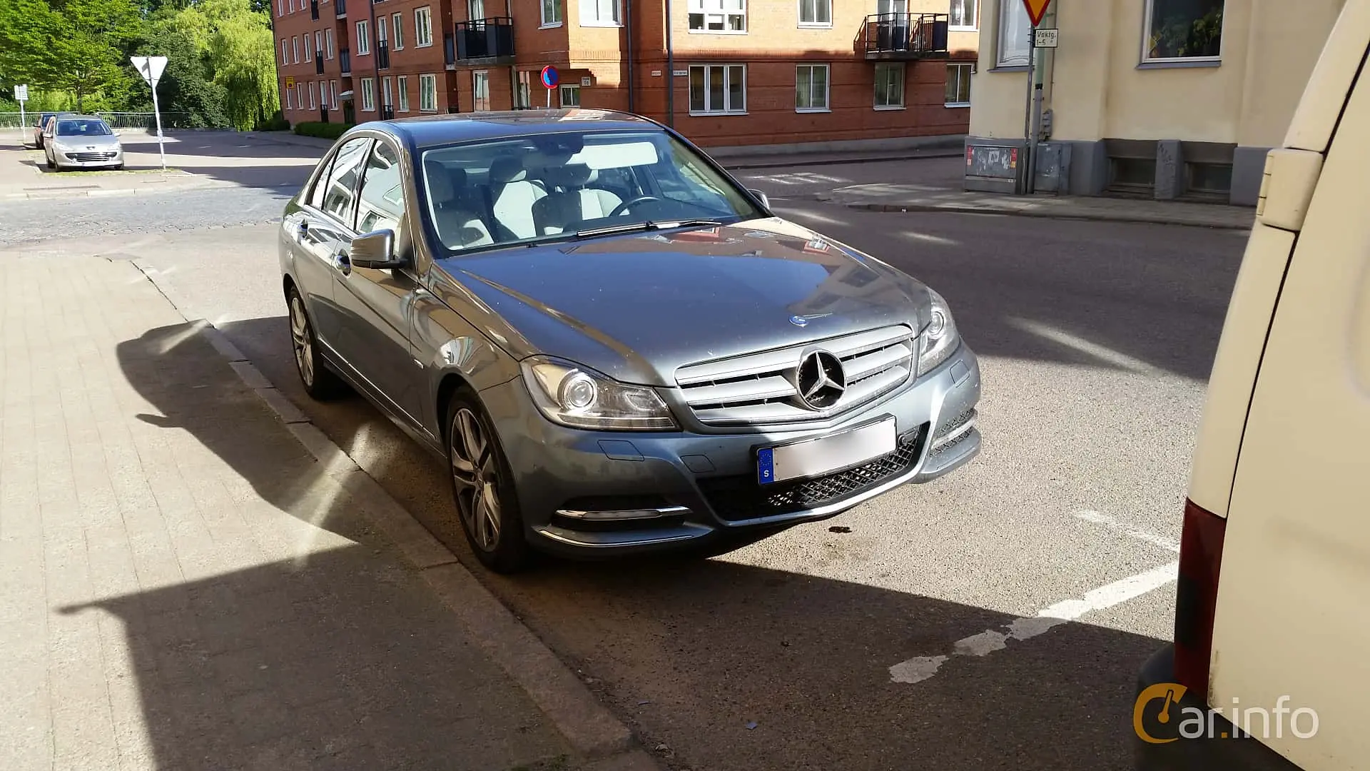 Mercedes-Benz  C 250 CDI BlueEFFICIENCY 4Matic AMG 7G-Tronic 3