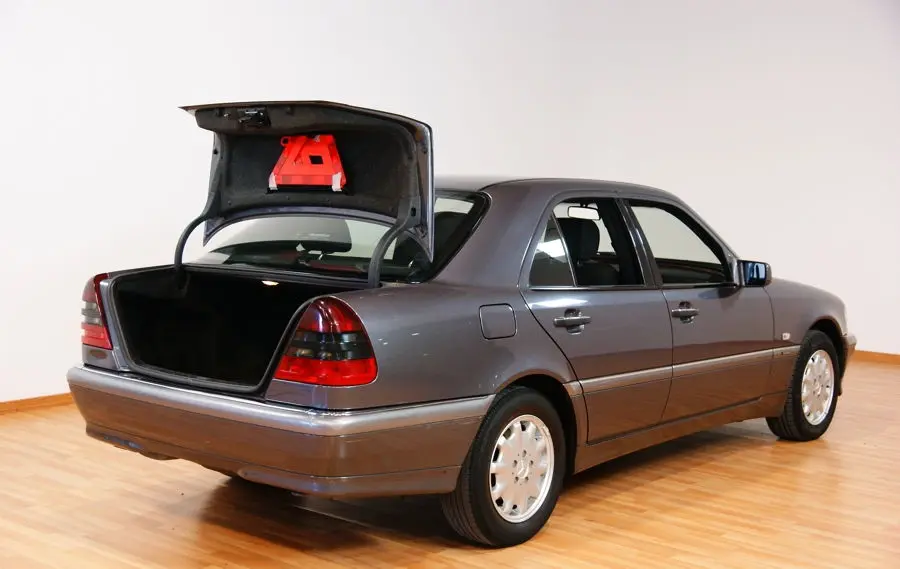 Mercedes-Benz  C 250 D Elegance 4