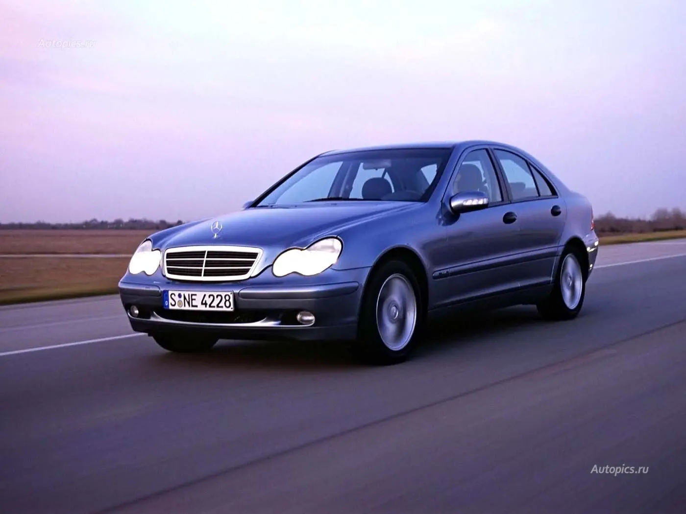 Mercedes-Benz  C 270 CDI Elegance 2