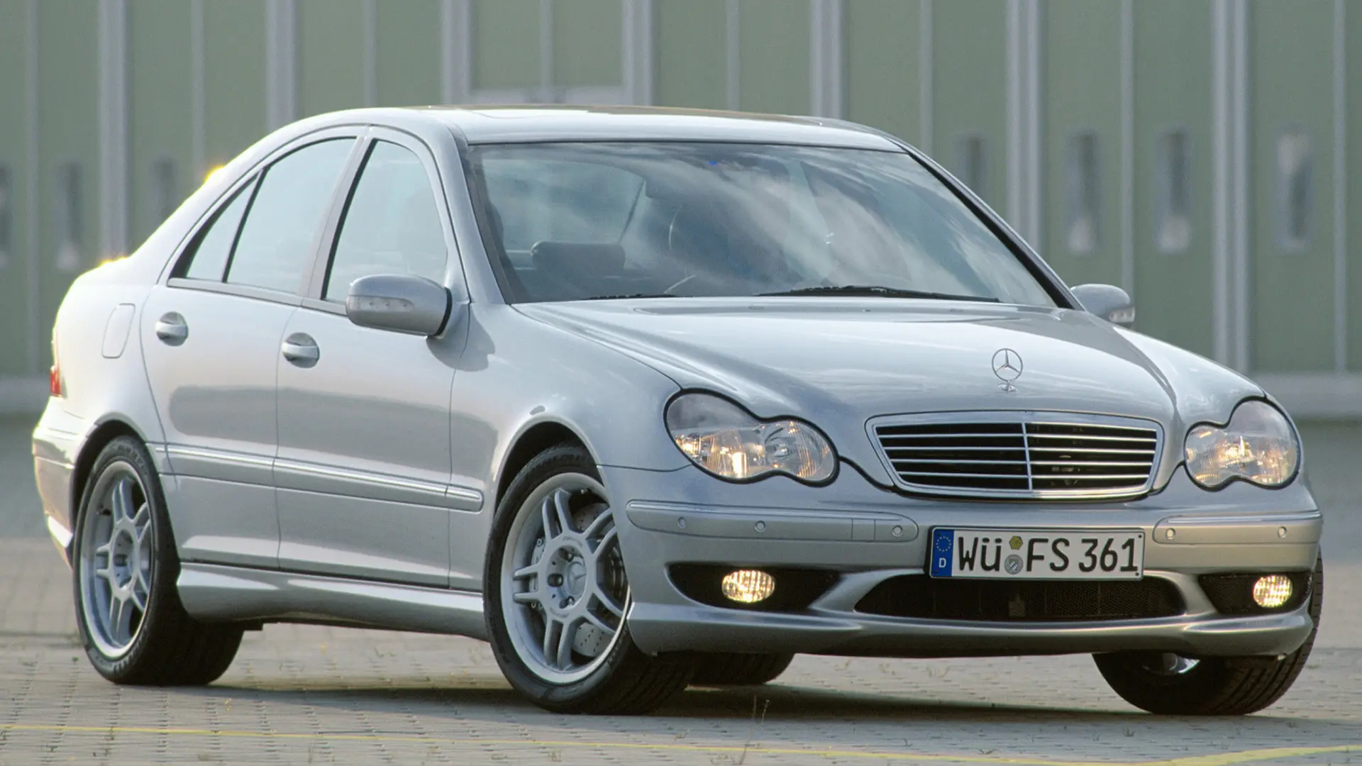 Mercedes-Benz  C 32 AMG 3