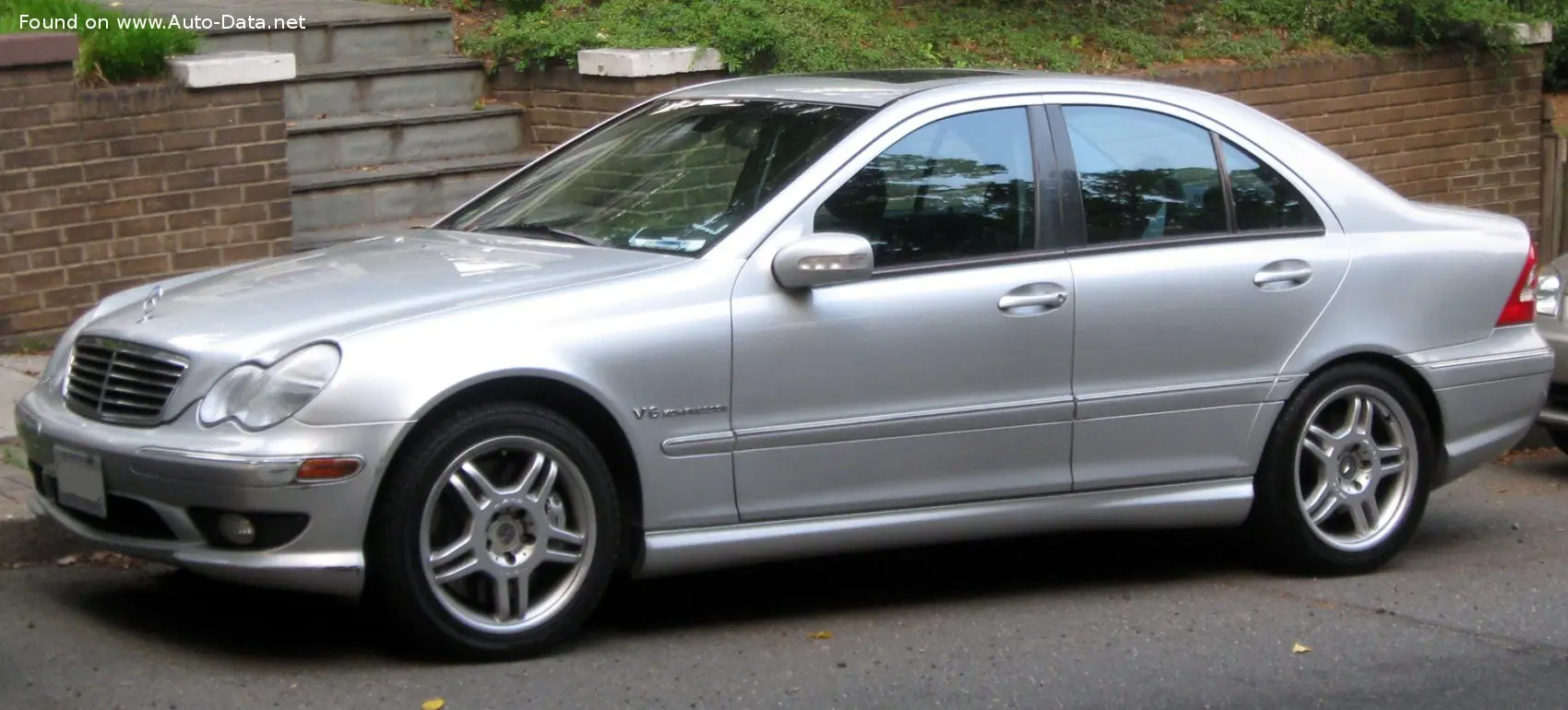 Mercedes-Benz  C 32 AMG 7