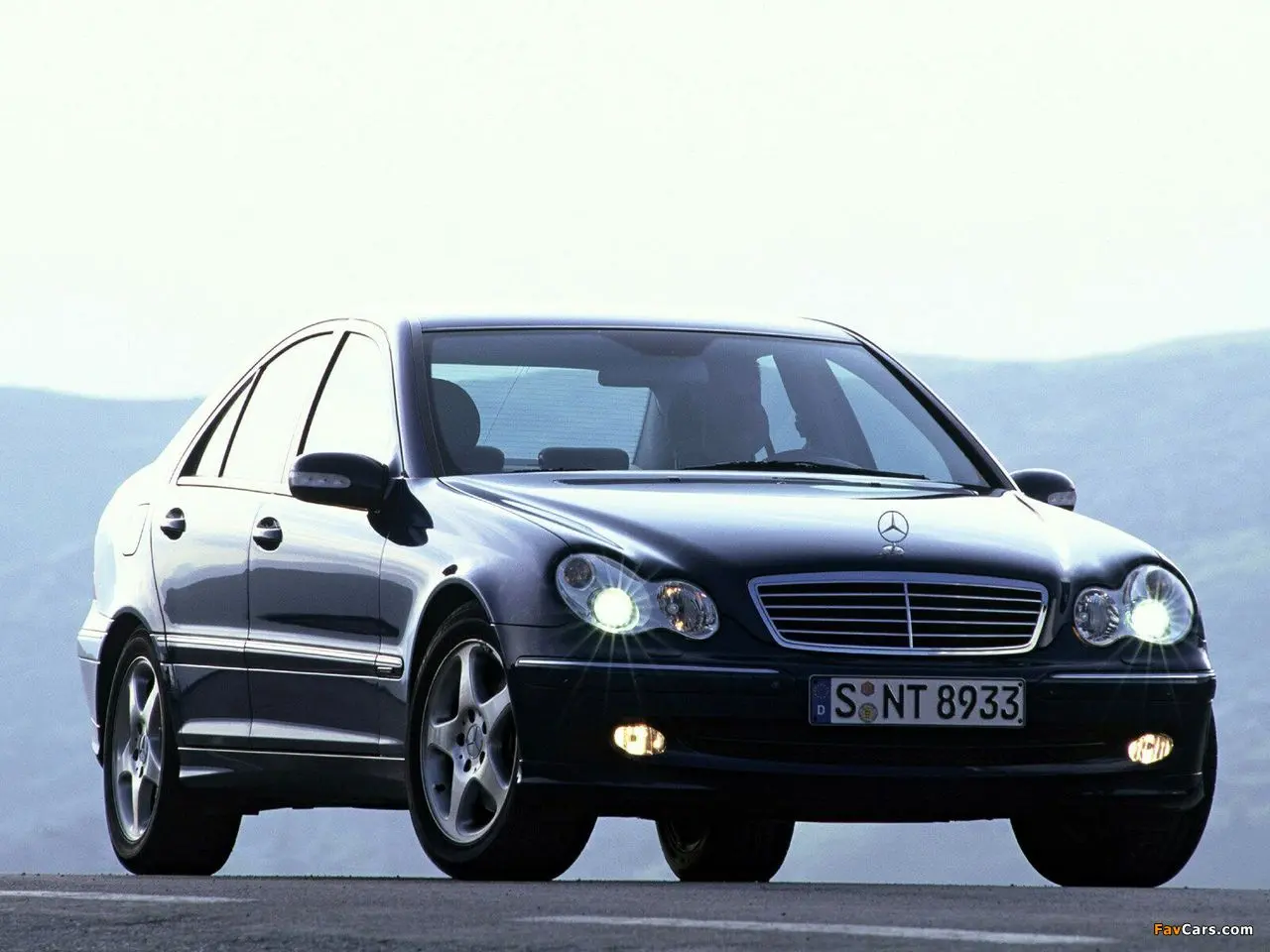 Mercedes-Benz  C 320 4Matic Classic 2