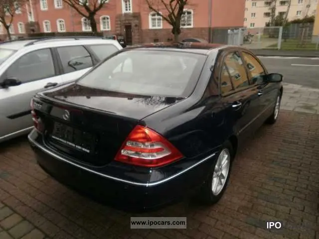 Mercedes-Benz  C 320 Elegance 4