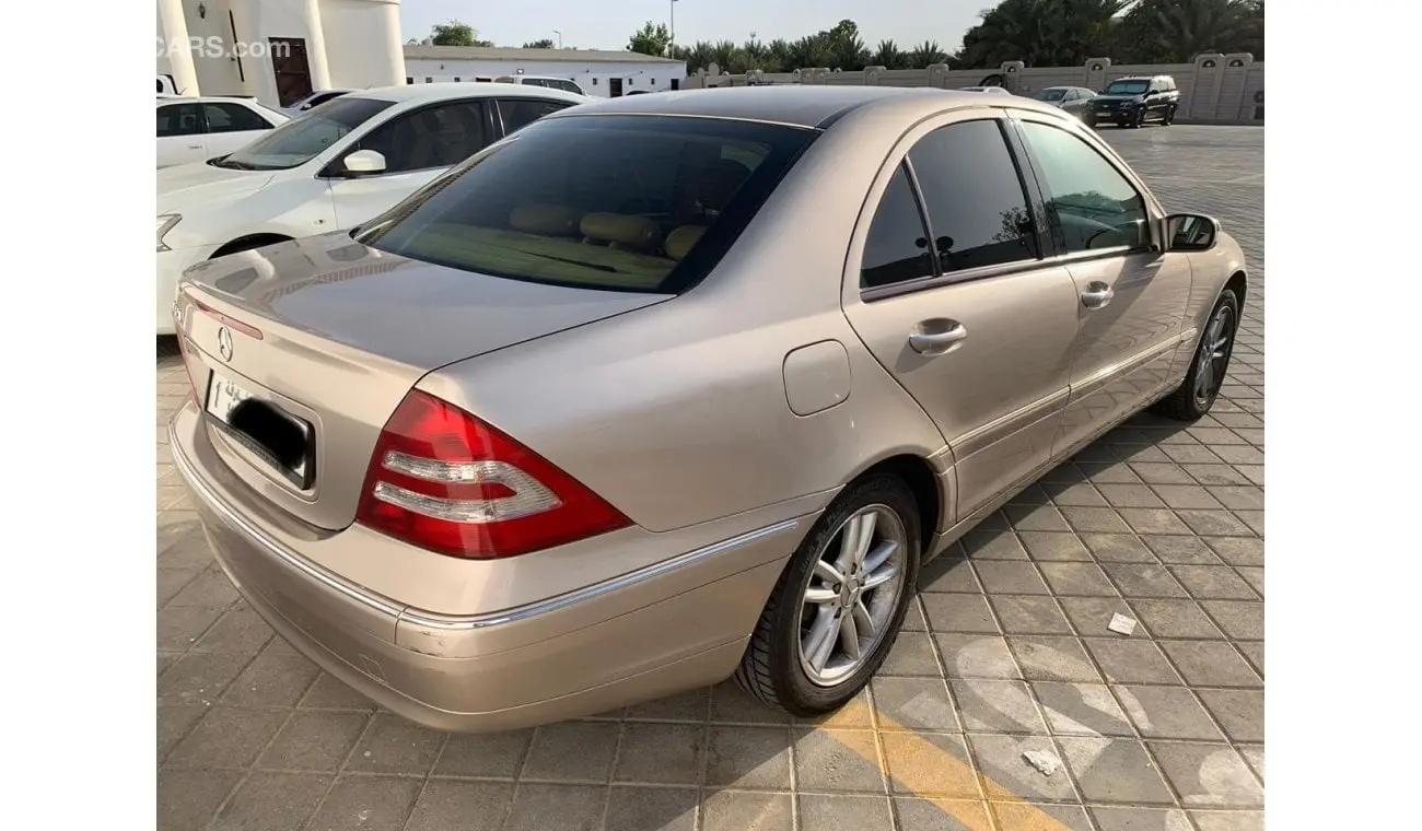 Mercedes-Benz  C 320 Elegance 2