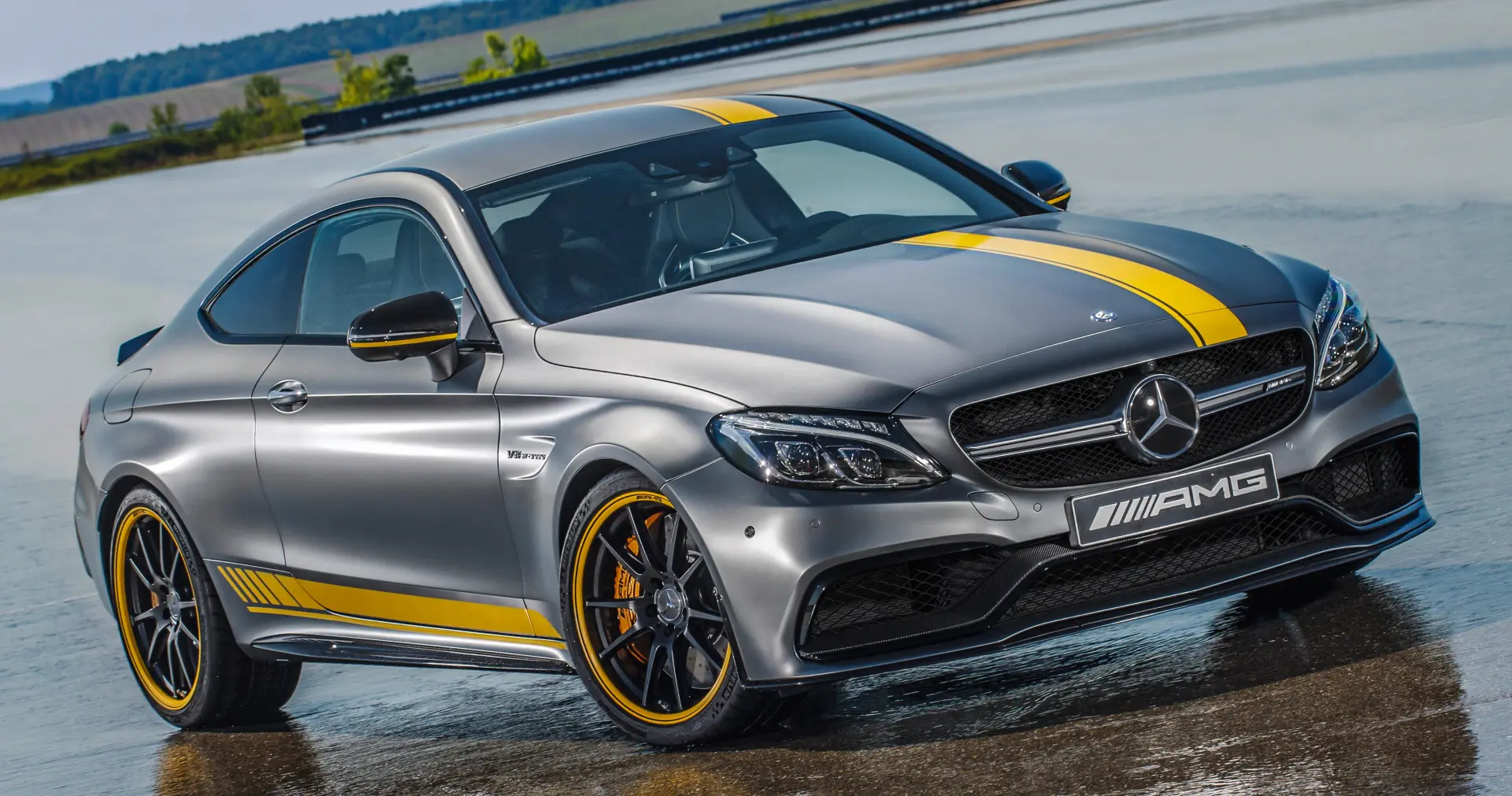 Mercedes-Benz  C 63 AMG 2