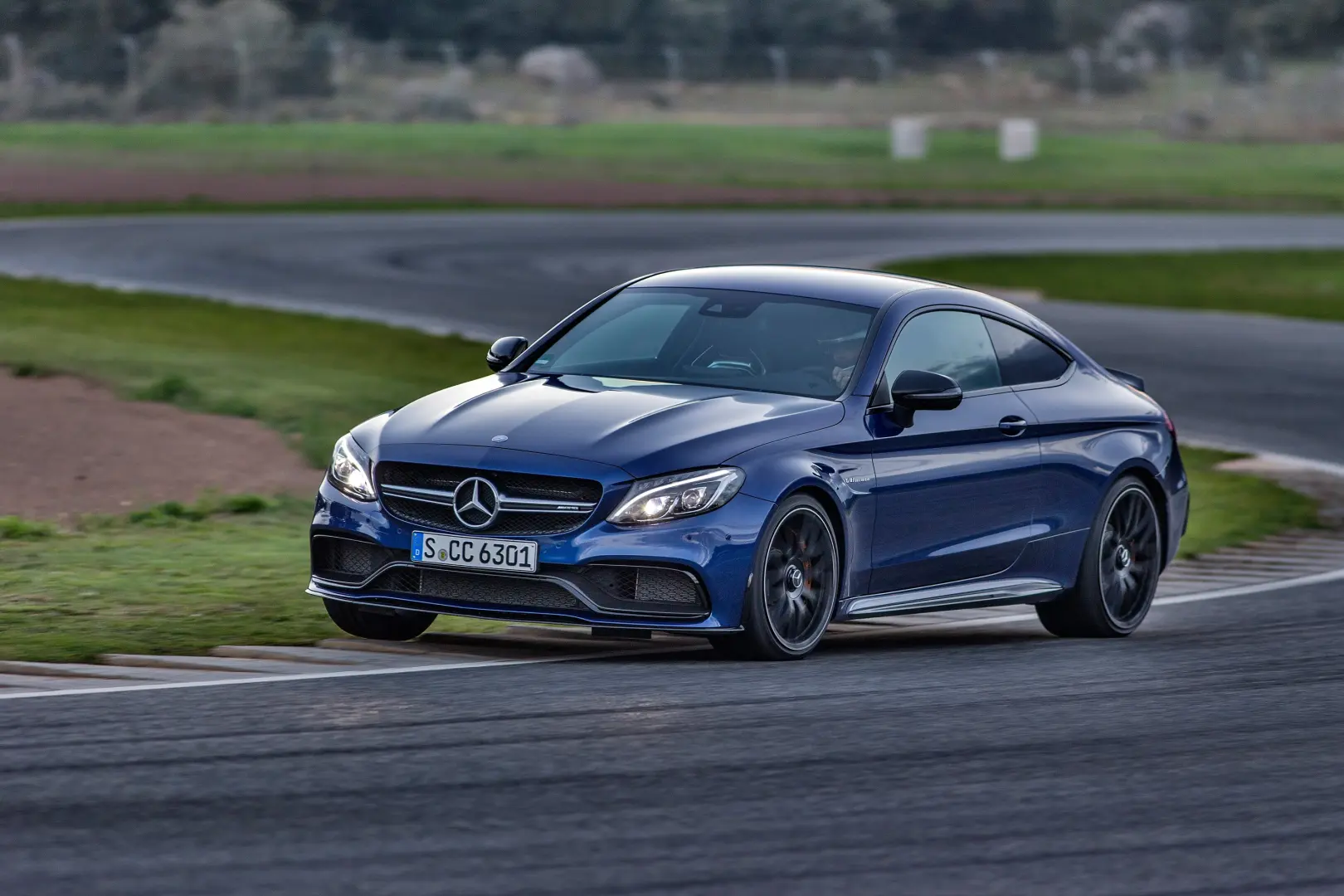 Mercedes-Benz  C 63 AMG 4