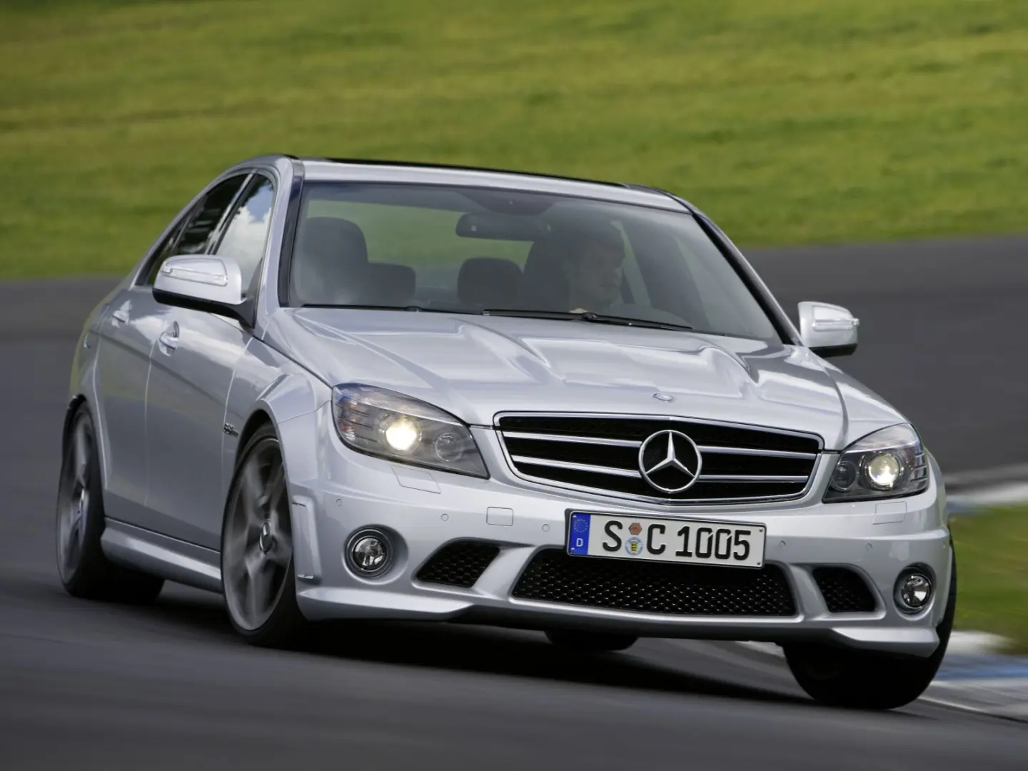 Mercedes-Benz  C 63 AMG 5