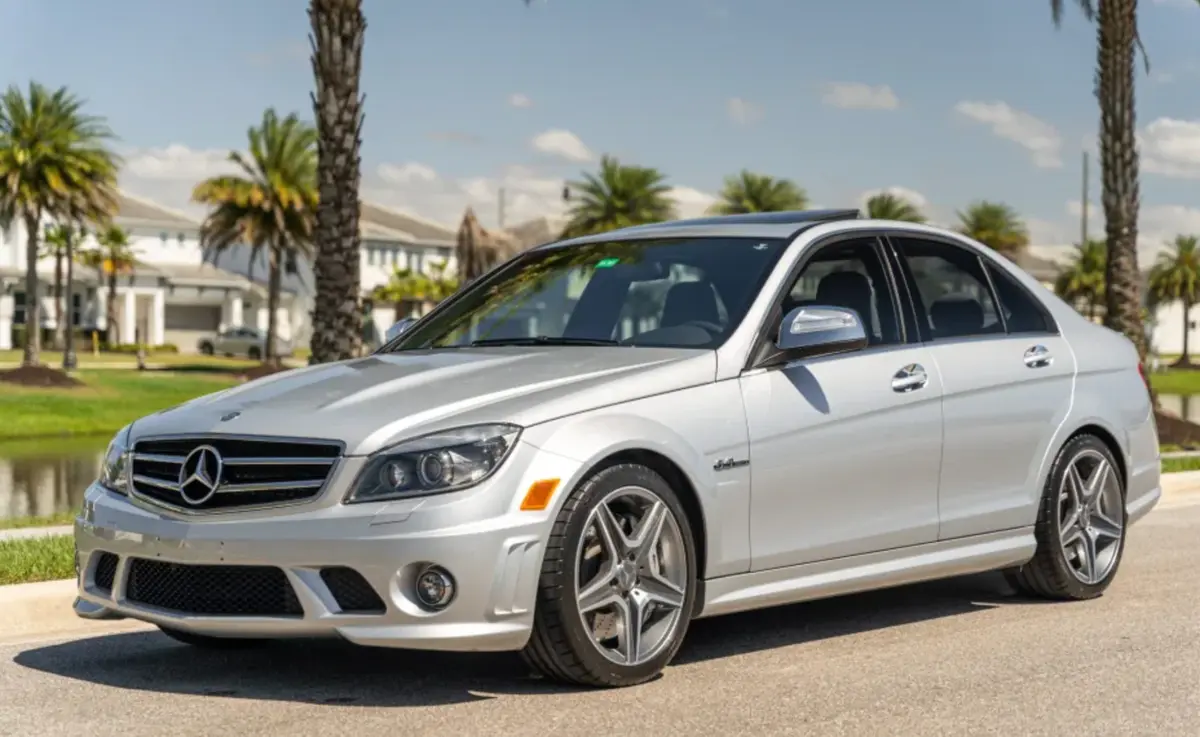 Mercedes-Benz  C 63 AMG 6