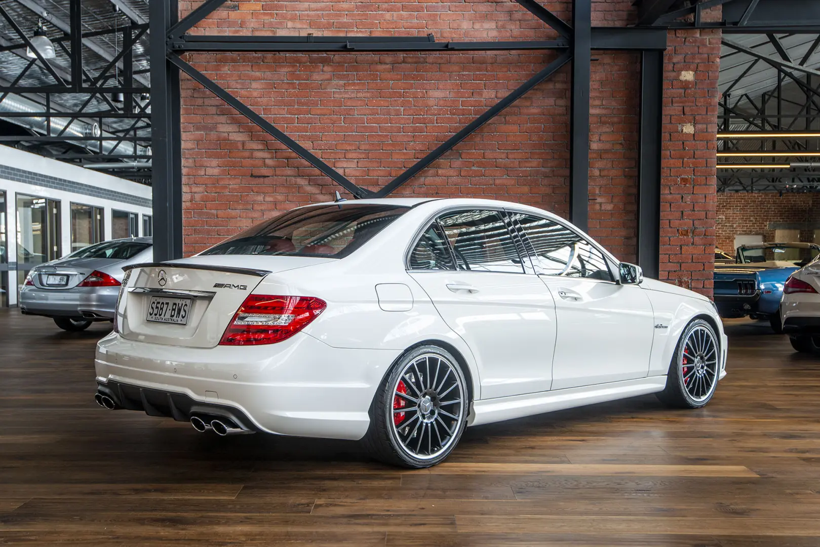 Mercedes-Benz  C 63 AMG 7G-Tronic 1