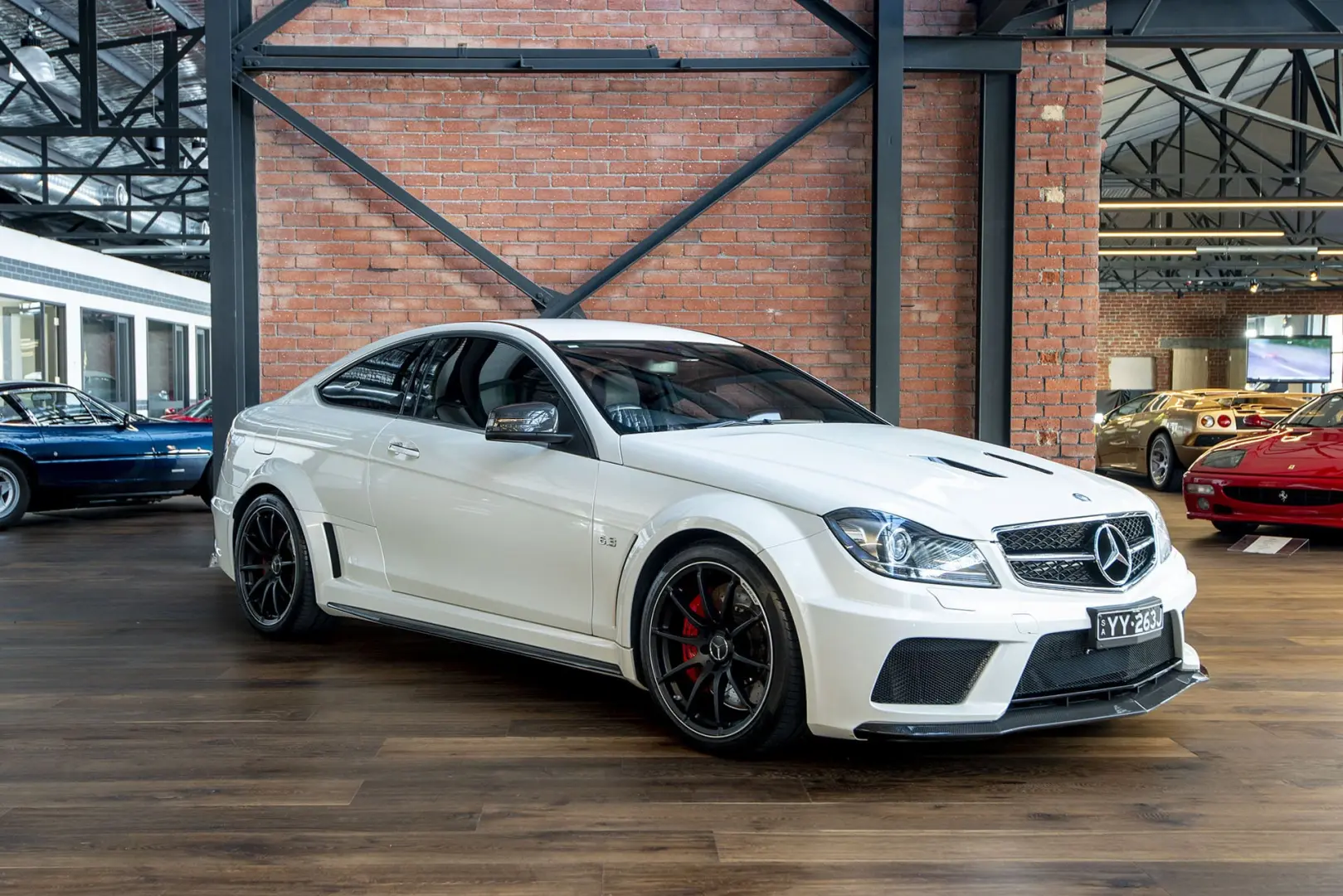 Mercedes-Benz  C 63 AMG 7G-Tronic 5