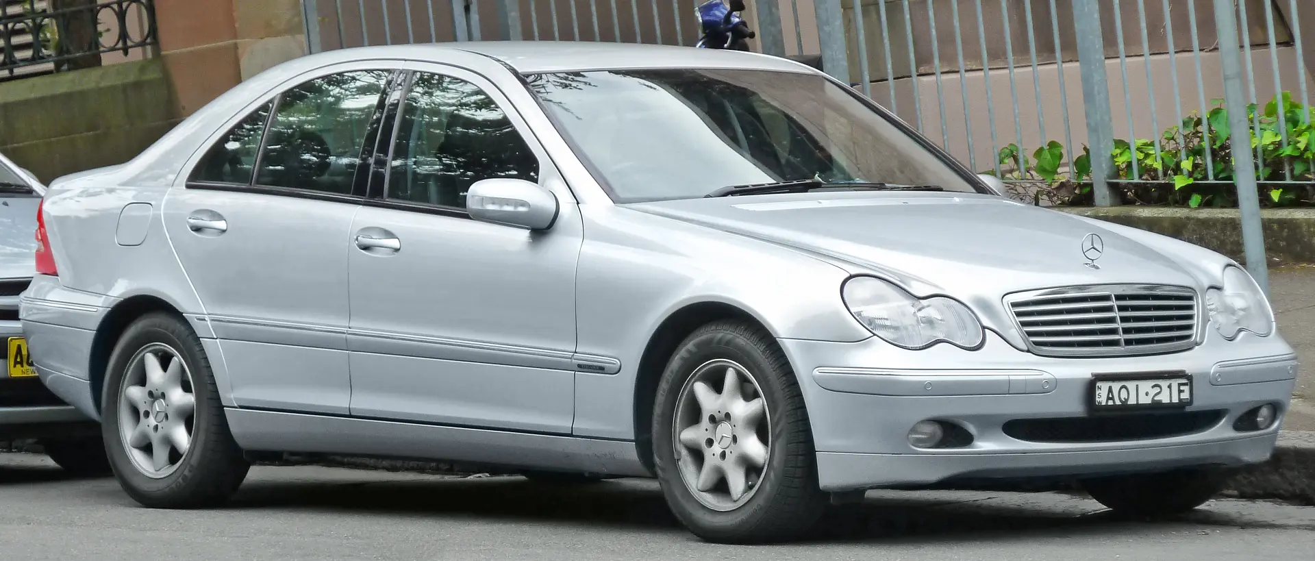 Mercedes-Benz  C 200 CDI Elegance 6