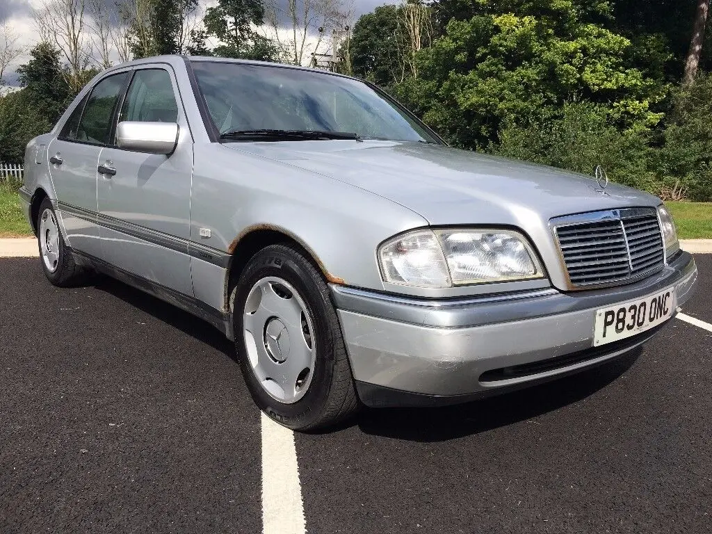 Mercedes-Benz  C 250 TD Elegance 1