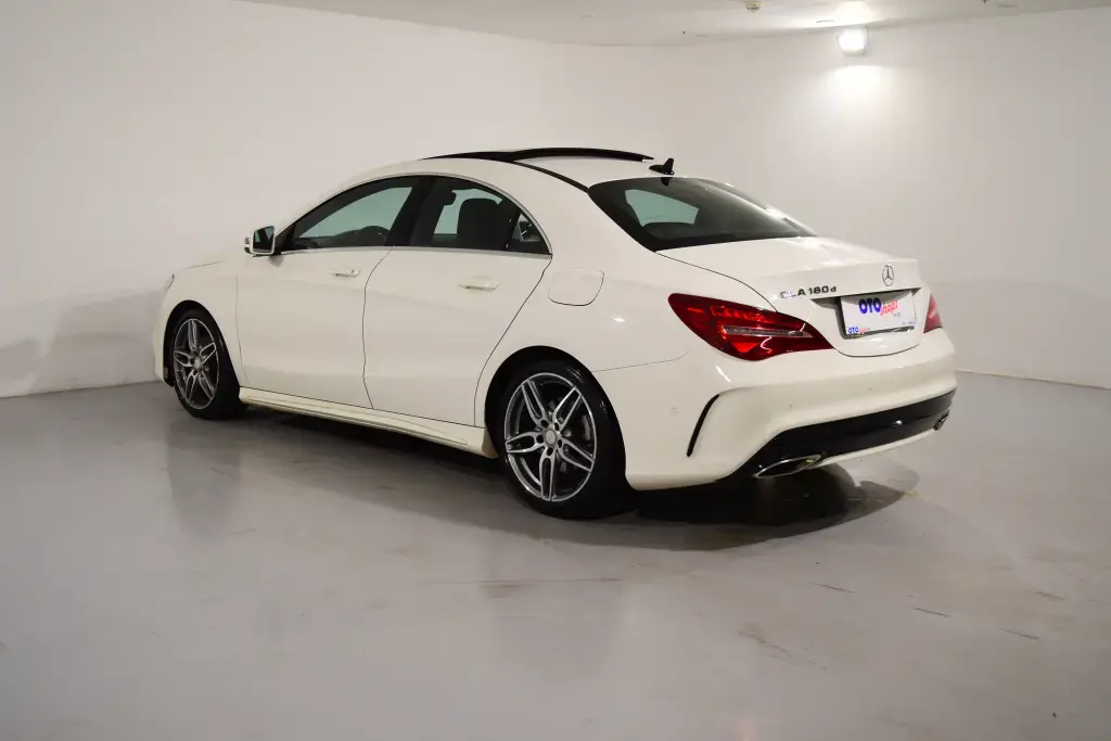 Mercedes-Benz CLA CLA 180 d AMG 7G-DCT 5