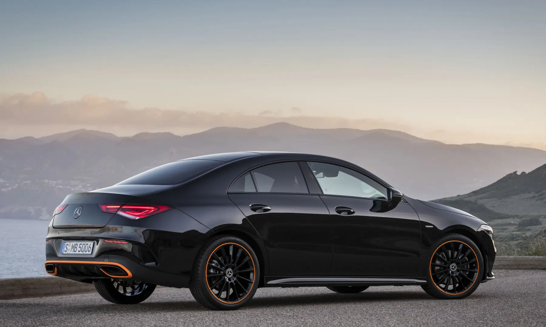 Mercedes-Benz CLA CLA 200 AMG 7G-DCT 5