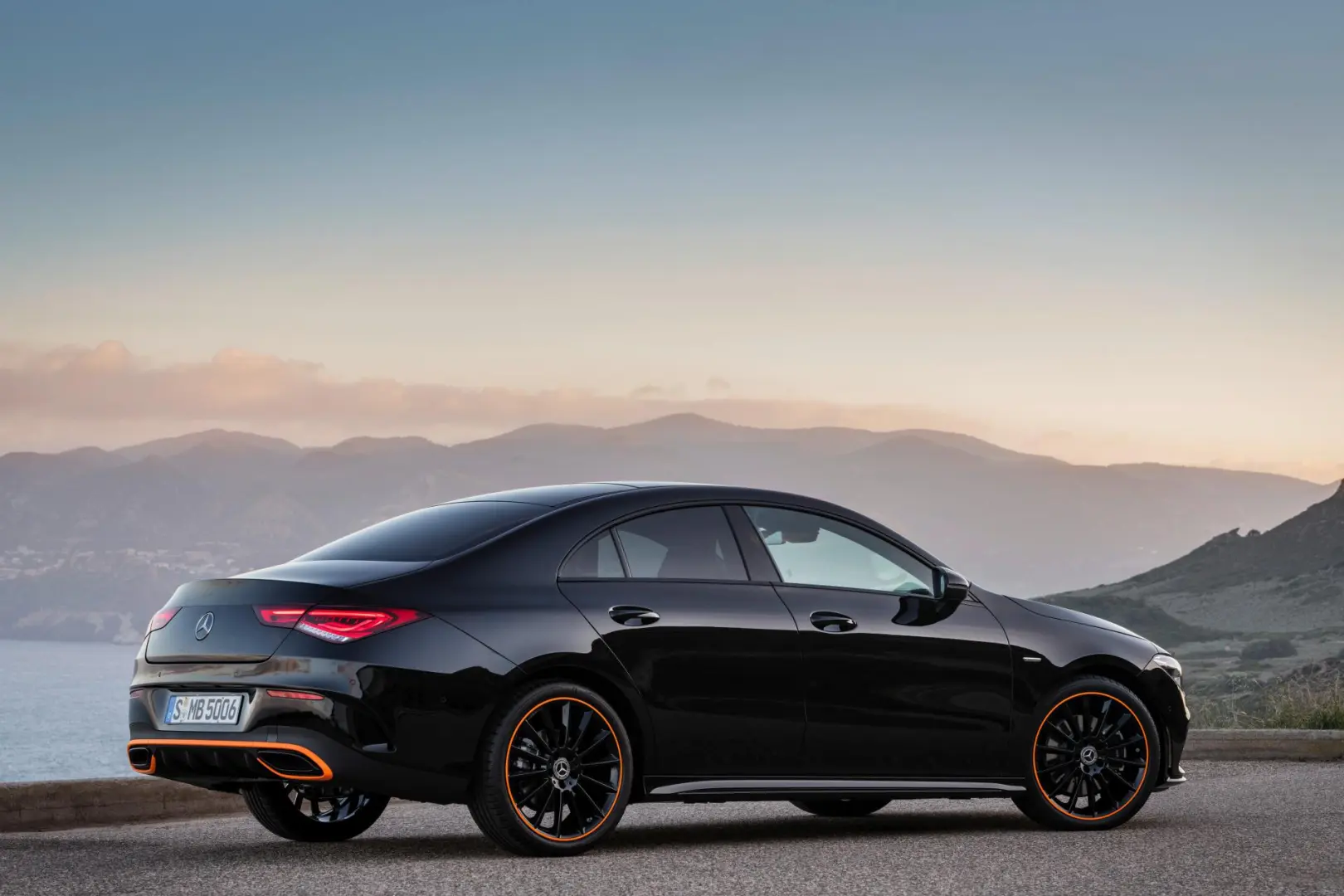 Mercedes-Benz CLA CLA 200 AMG Orange Art 7G-DCT 0