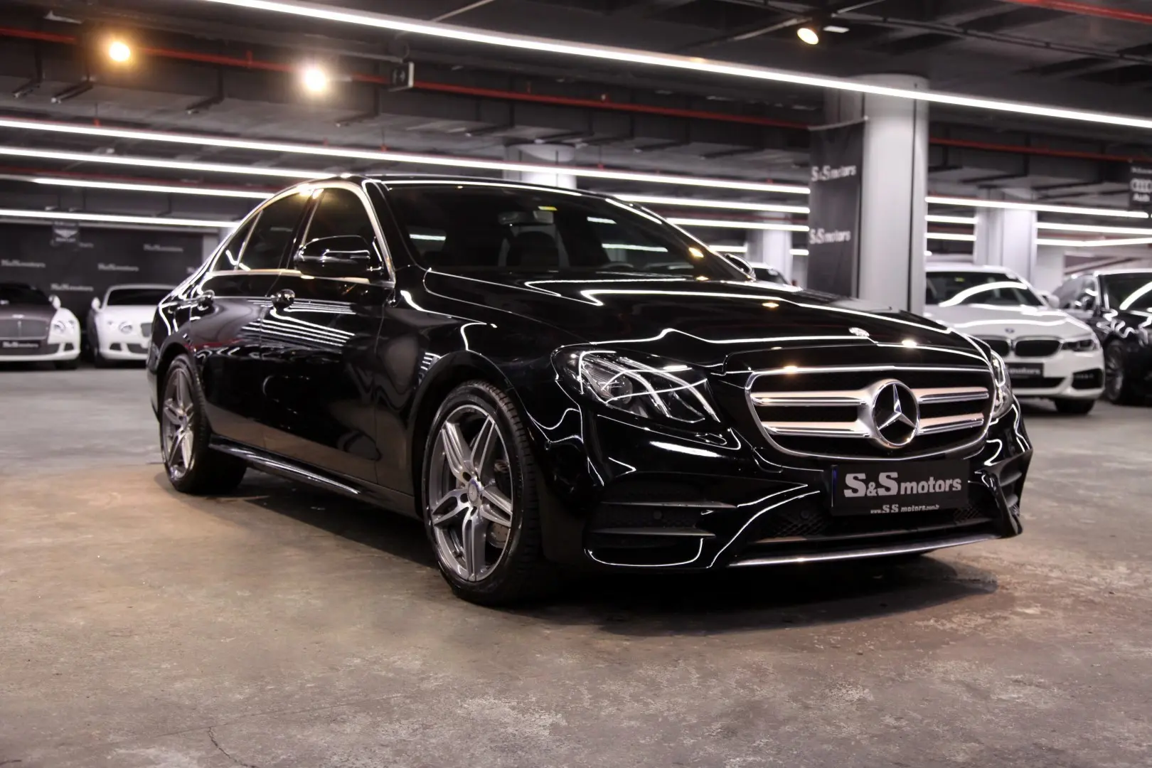 Mercedes-Benz  E 180 AMG 2