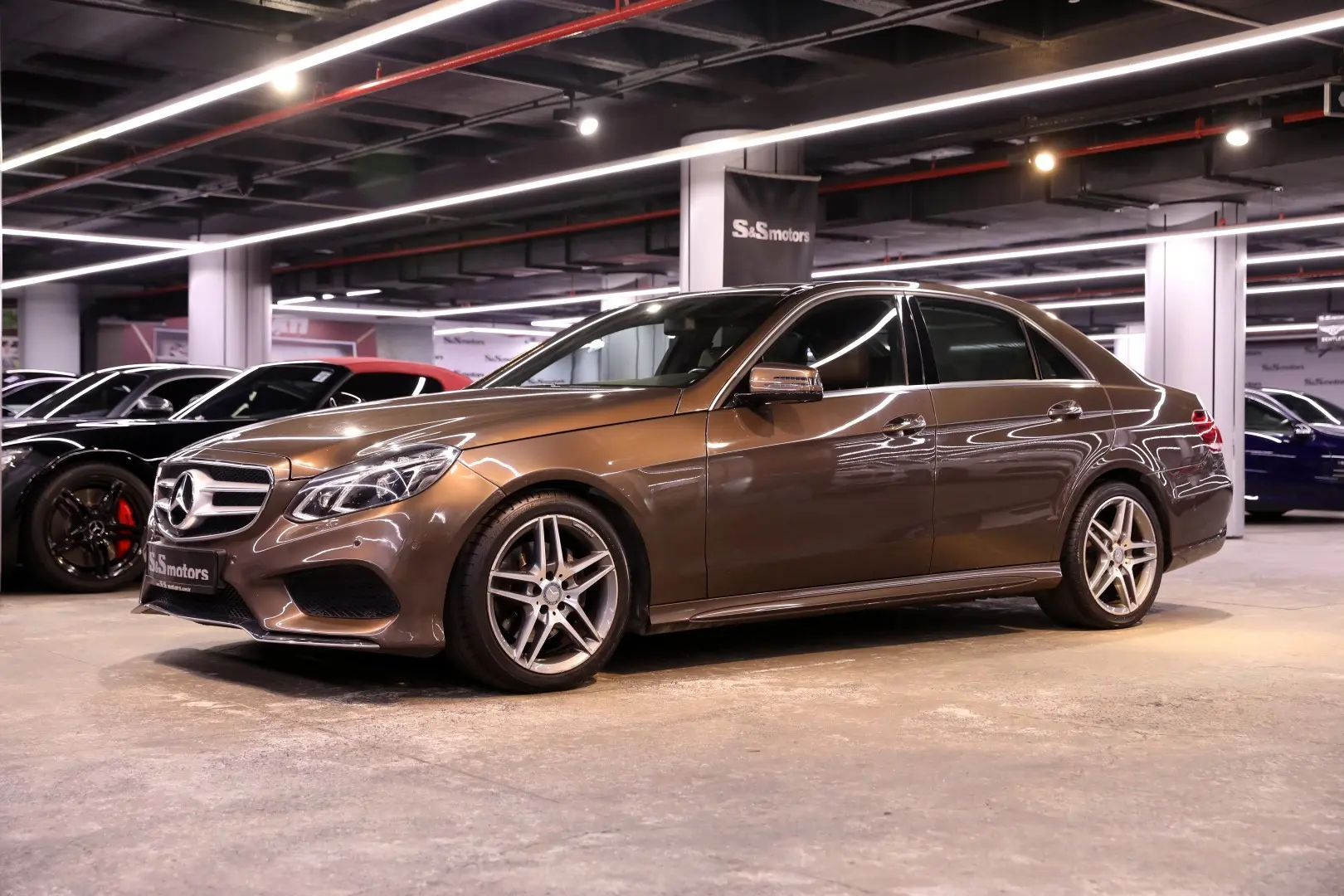 Mercedes-Benz  E 180 AMG 5