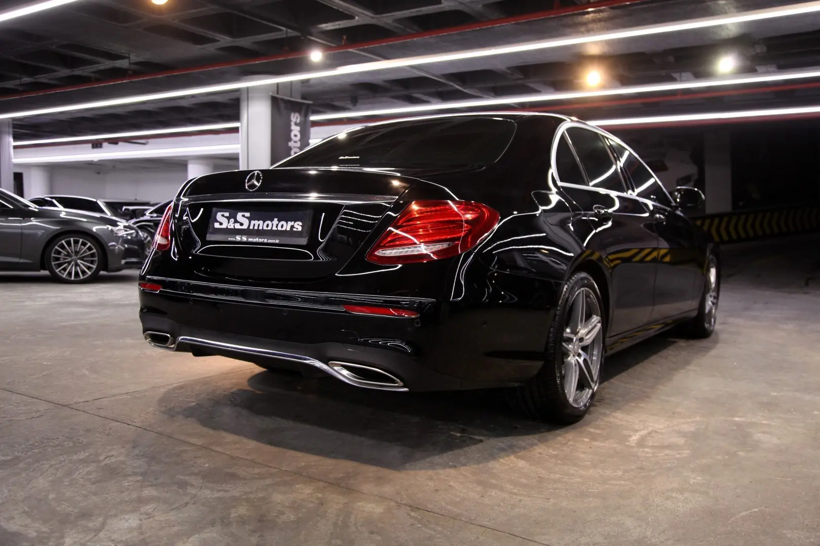 Mercedes-Benz  E 180 AMG 5