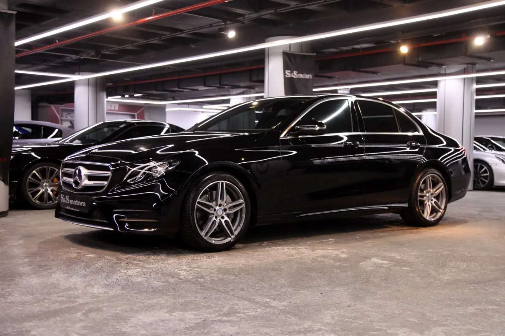 Mercedes-Benz  E 180 AMG 6