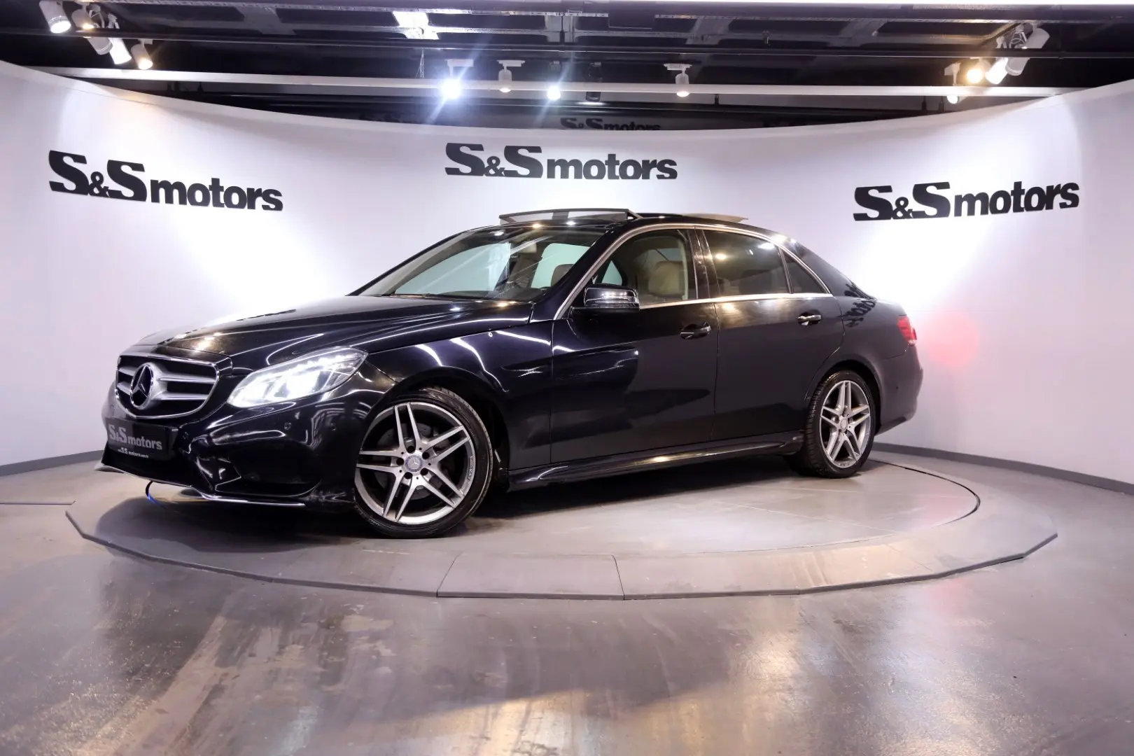 Mercedes-Benz  E 180 AMG 9G-Tronic 3