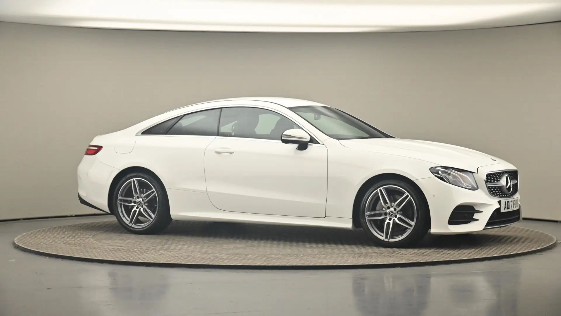 Mercedes-Benz  E 180 AMG 9G-Tronic 5