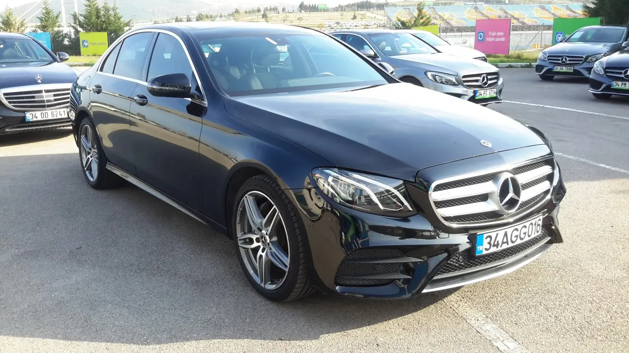 Mercedes-Benz  E 180 AMG 9G-Tronic 5