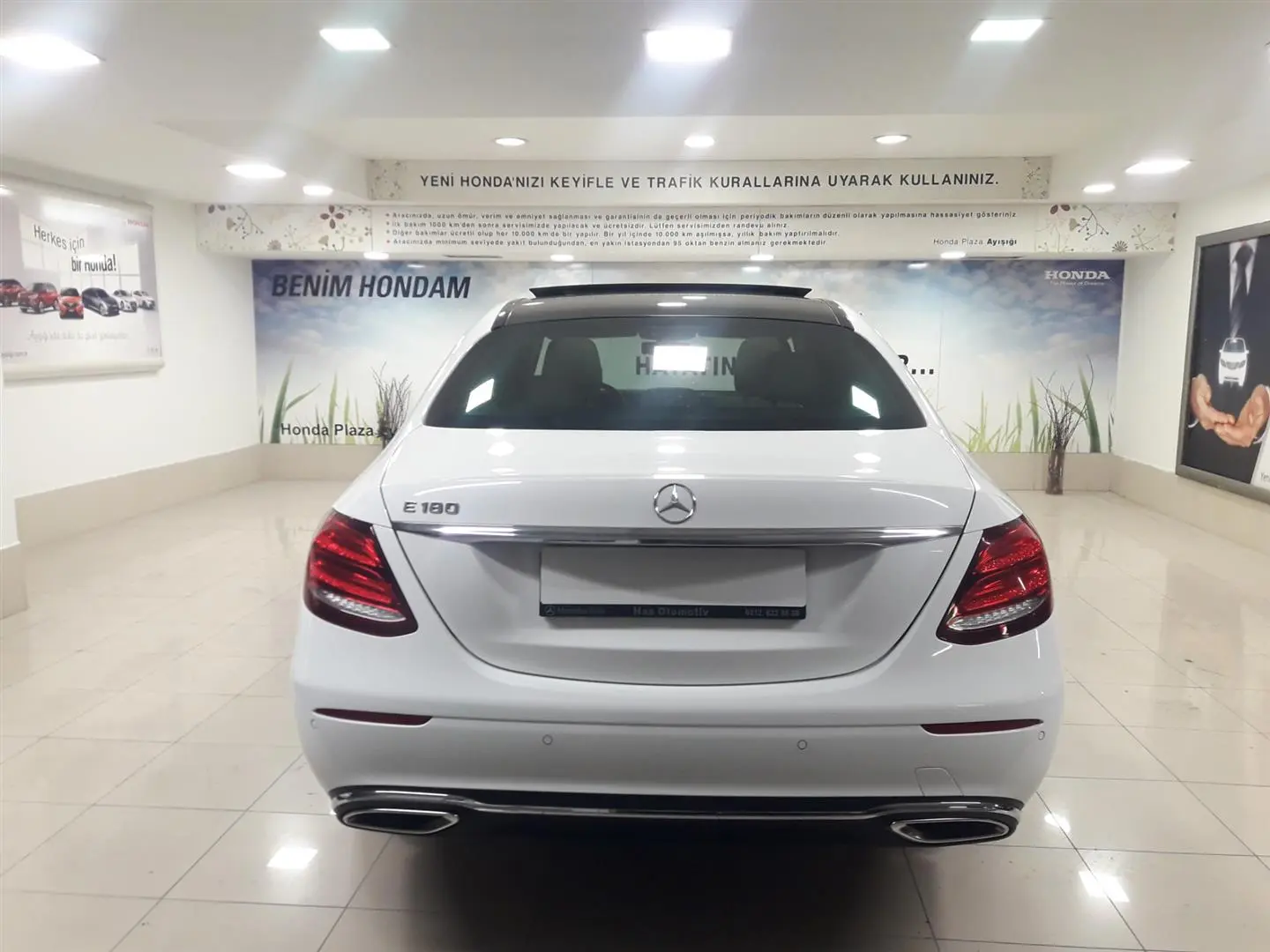 Mercedes-Benz  E 180 Avantgarde 9G-Tronic 2