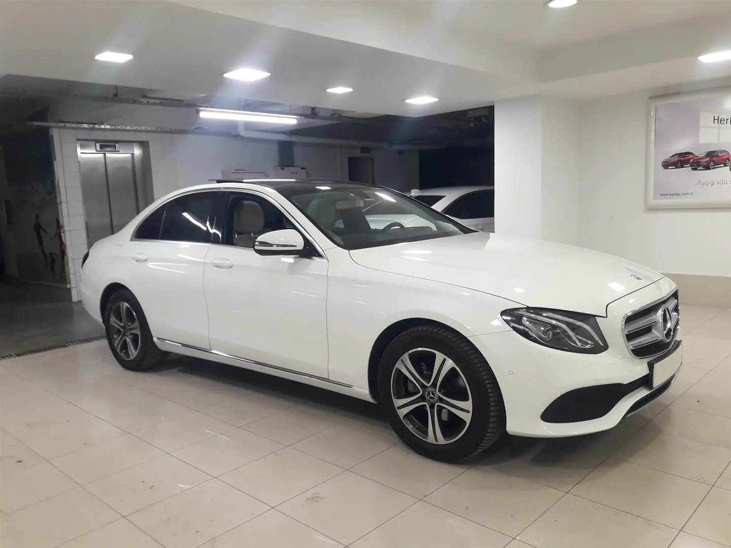 Mercedes-Benz  E 180 Avantgarde 9G-Tronic 3