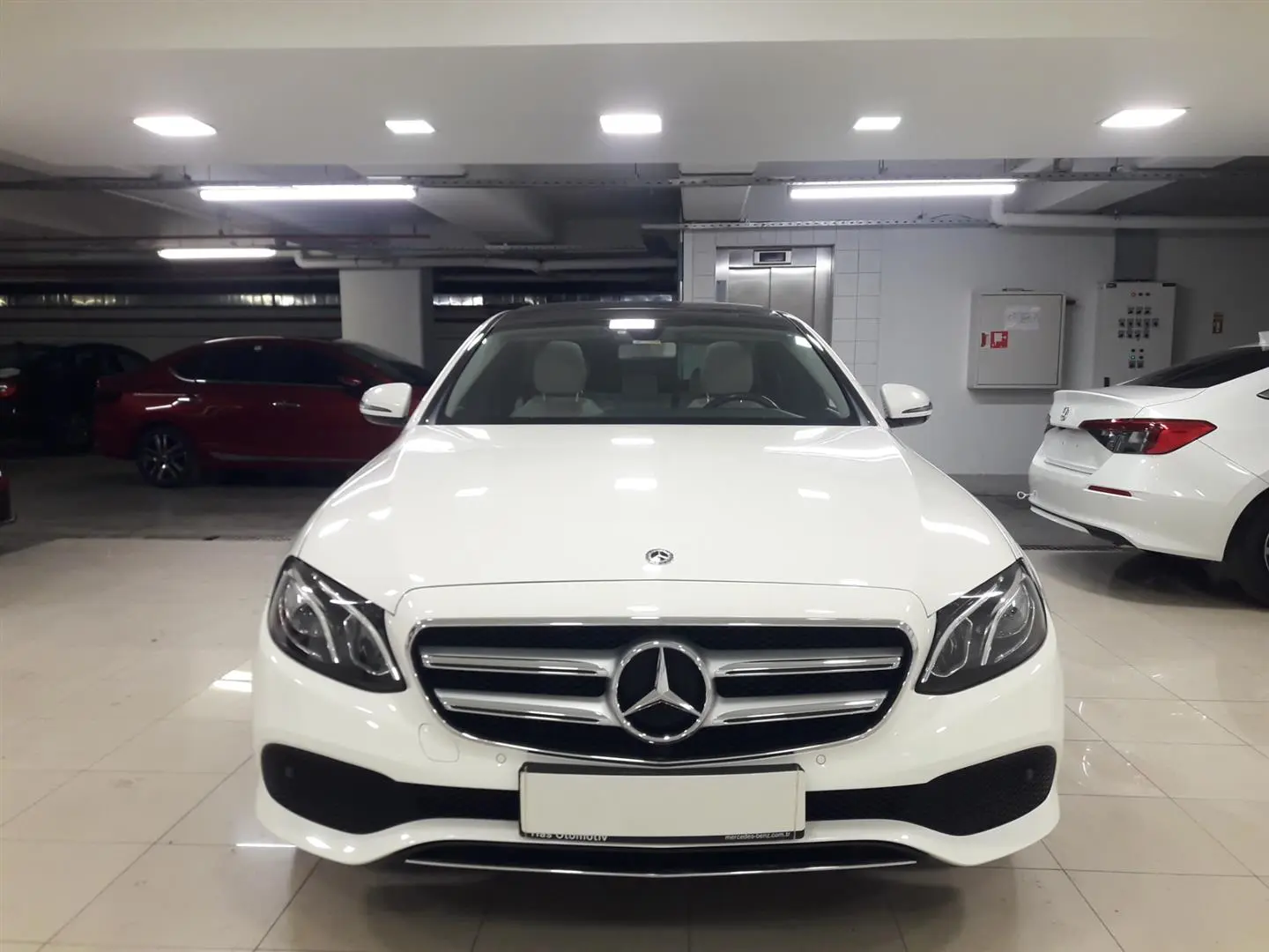 Mercedes-Benz  E 180 Avantgarde 9G-Tronic 5