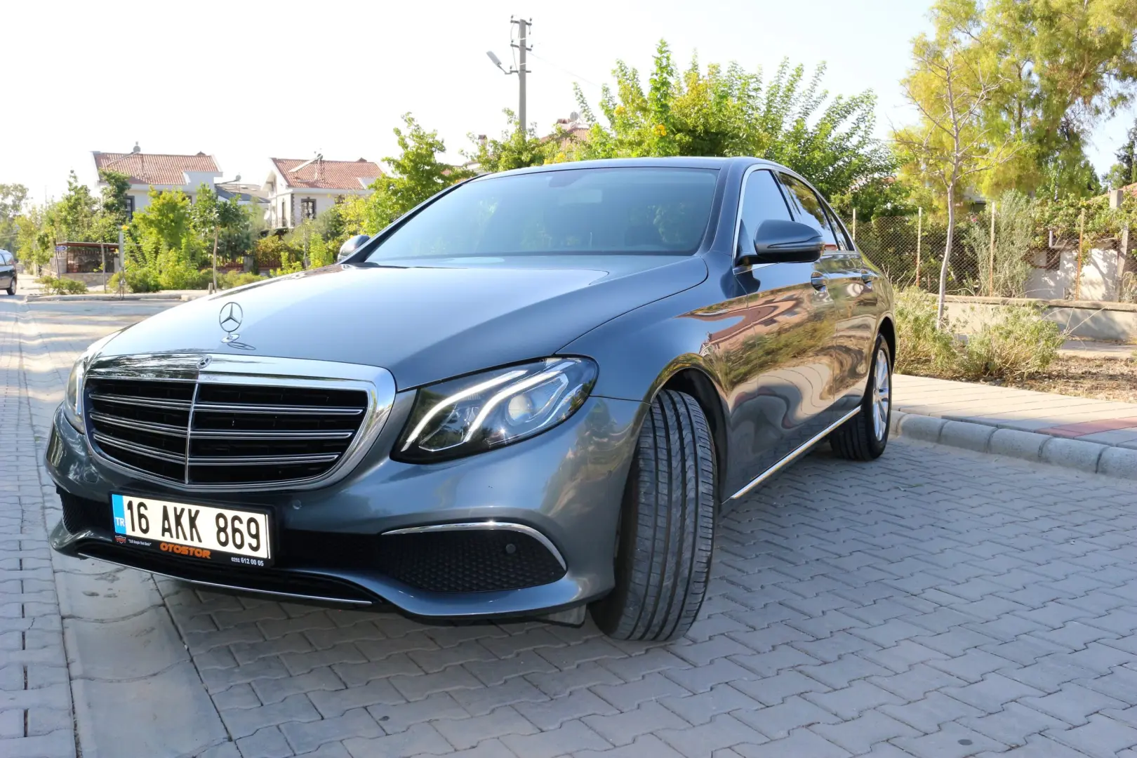 Mercedes-Benz  E 180 Avantgarde 9G-Tronic 2