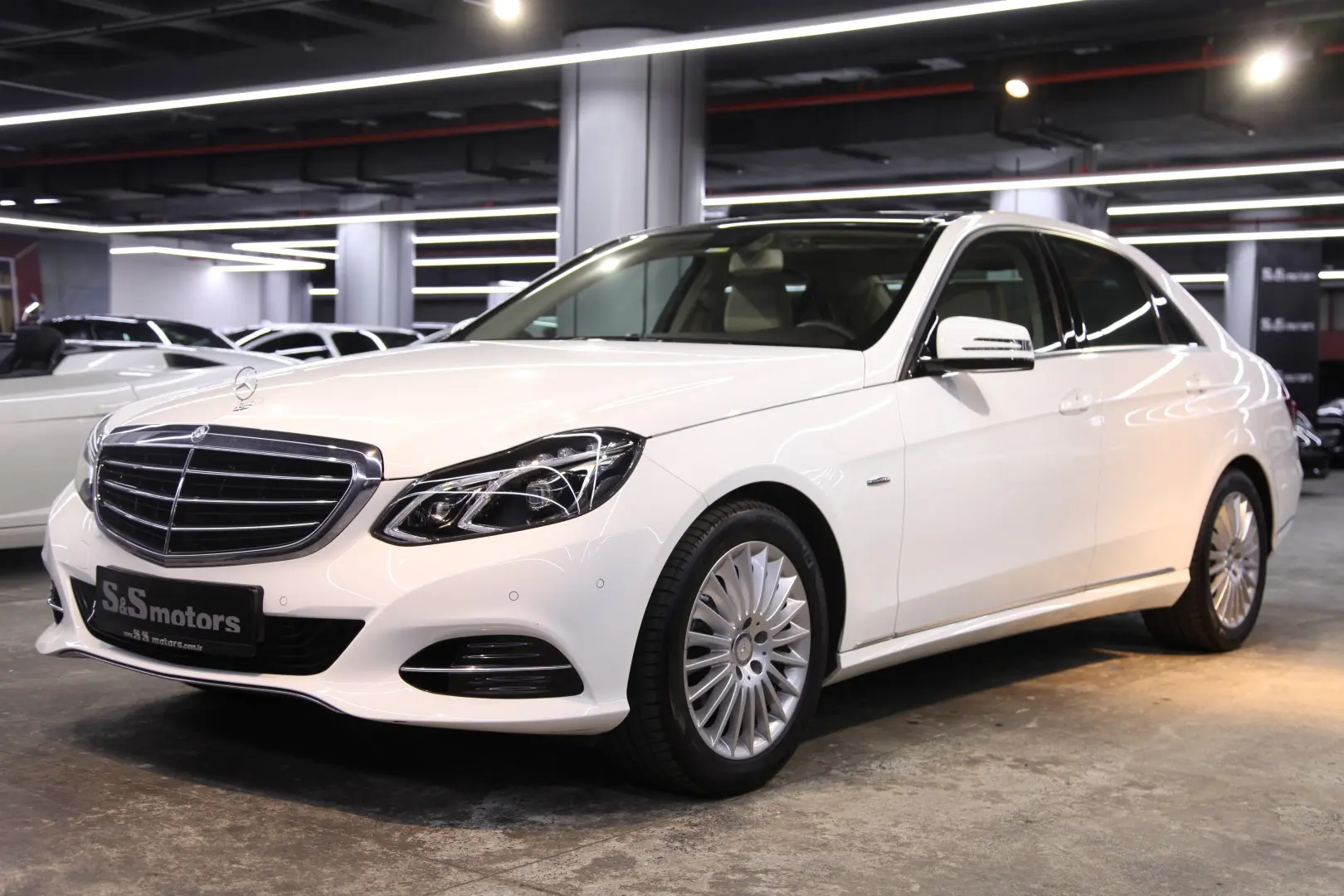 Mercedes-Benz  E 180 AMG 0