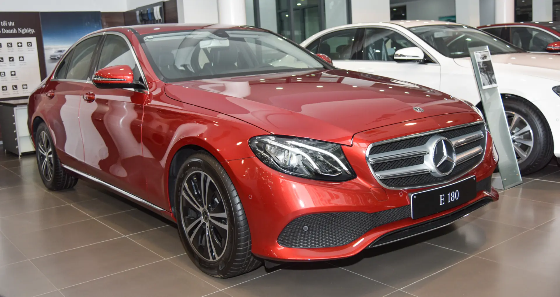 Mercedes-Benz  E 180 Elegance 9G-Tronic 2