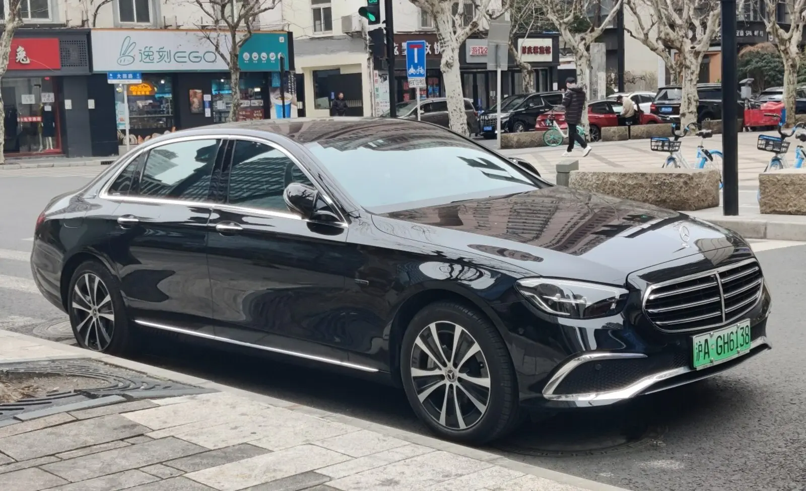 Mercedes-Benz  E 180 Elegance 9G-Tronic 4