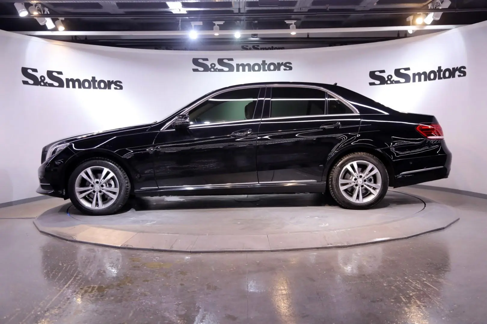 Mercedes-Benz  E 180 Elite 4