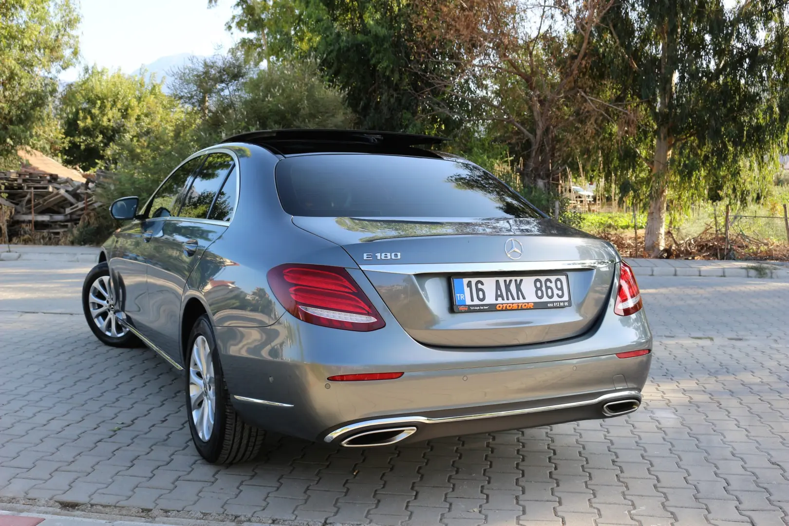 Mercedes-Benz  E 180 Exclusive 9G-Tronic 5