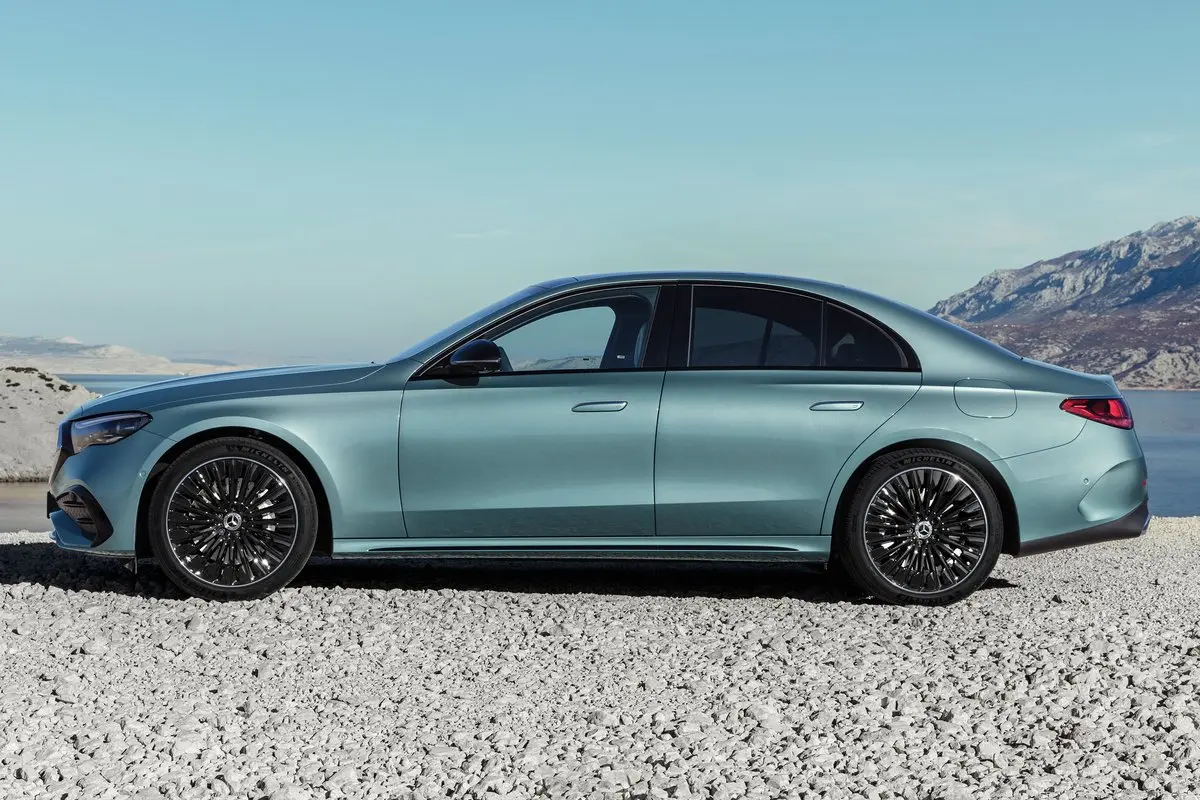 Mercedes-Benz  E 180 MHEV Exclusive 4
