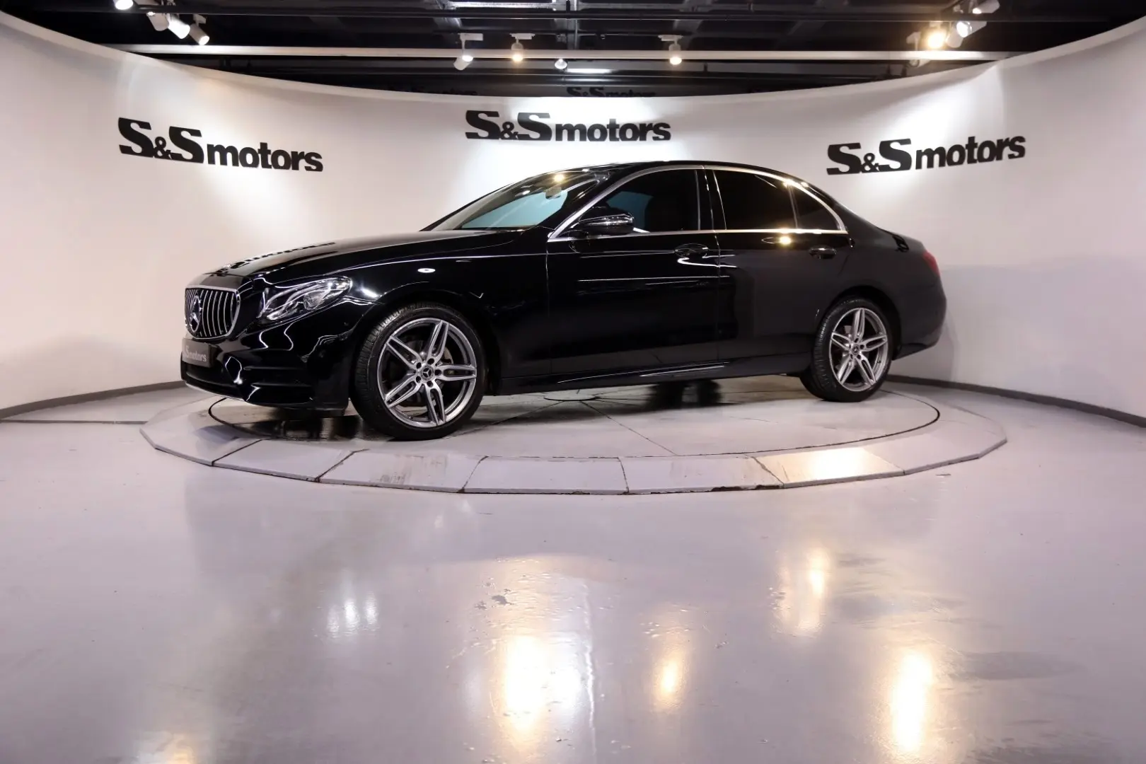 Mercedes-Benz  E 180 Premium 5