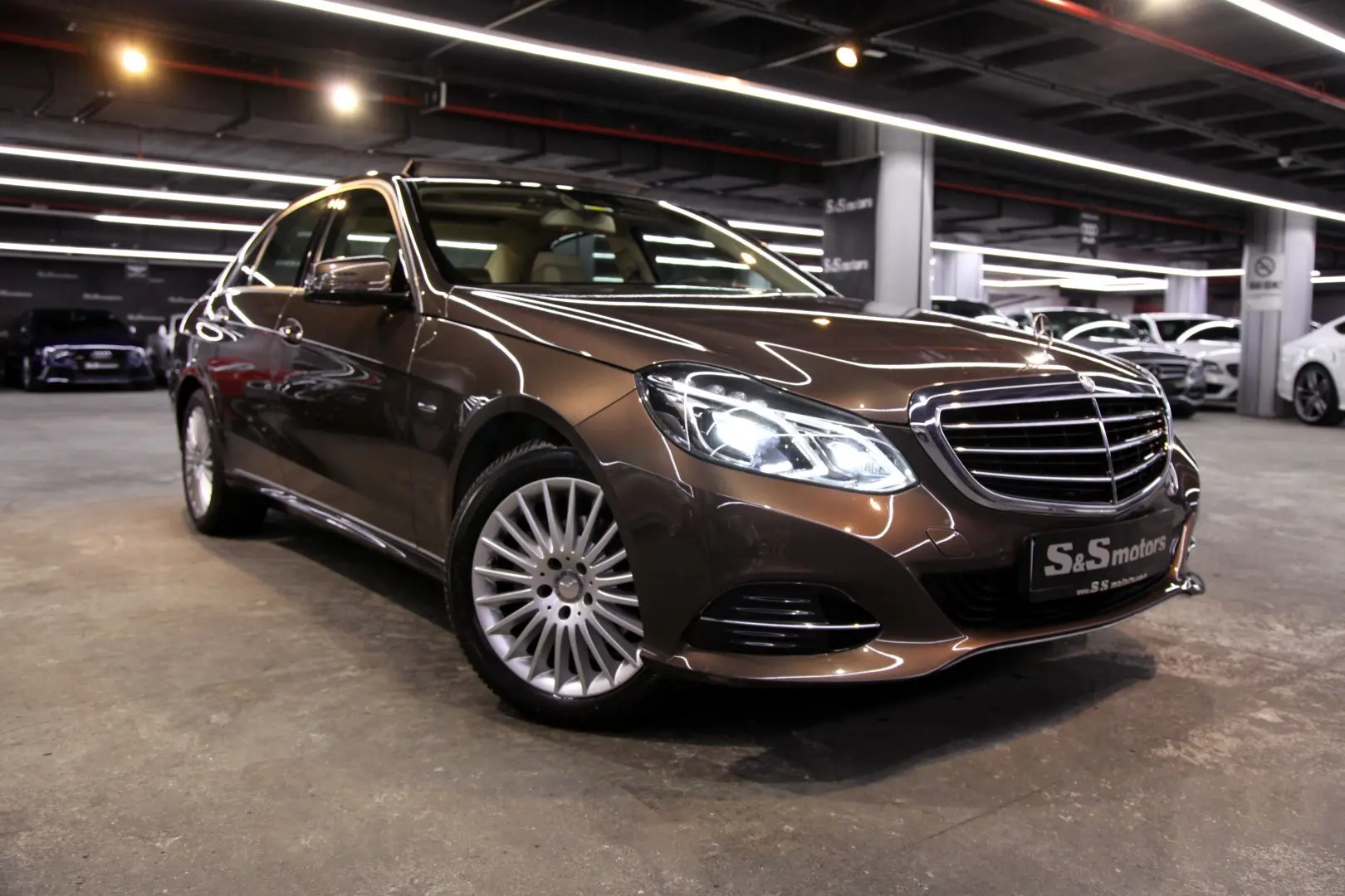Mercedes-Benz  E 180 Premium 2