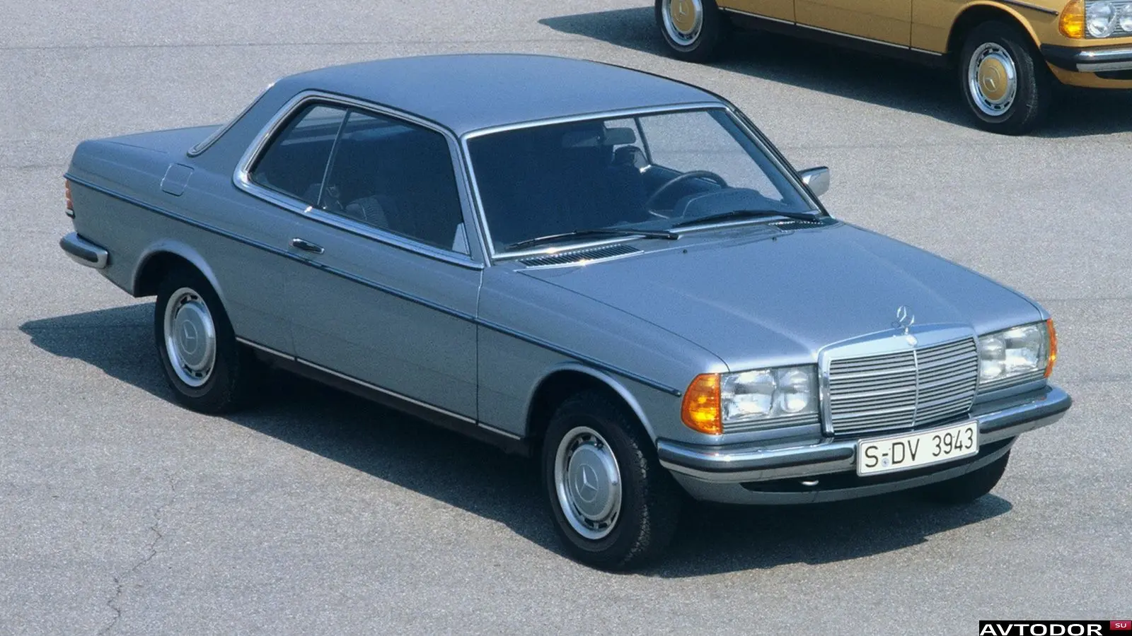 Mercedes-Benz  E 200 1