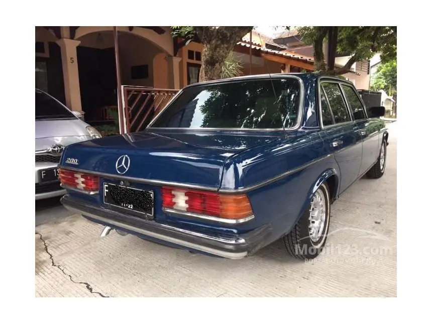 Mercedes-Benz  E 200 4