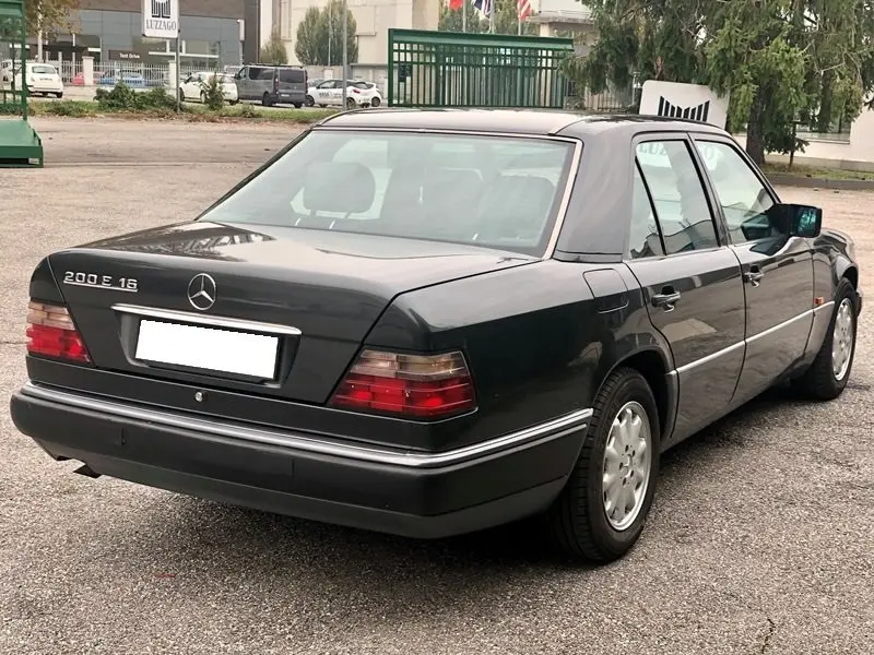 Mercedes-Benz  E 200 3